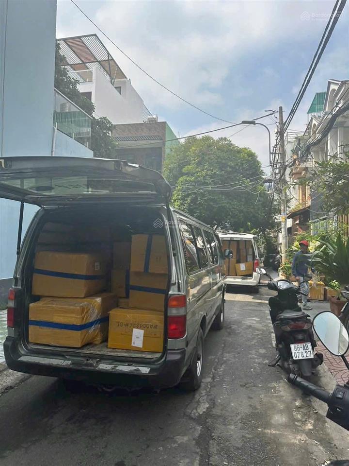Phan huy ích  sát siêu thị emart. gần 80m2. ngang 4m5 x 17m, 1 trệt 2 lầu, giá 8,950 tỷ đường 10