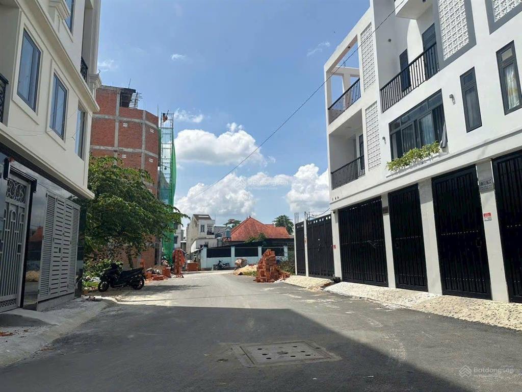 Bán đất hẻm 154 vườn lài gần sông vàm thuật, 5.5 x 19