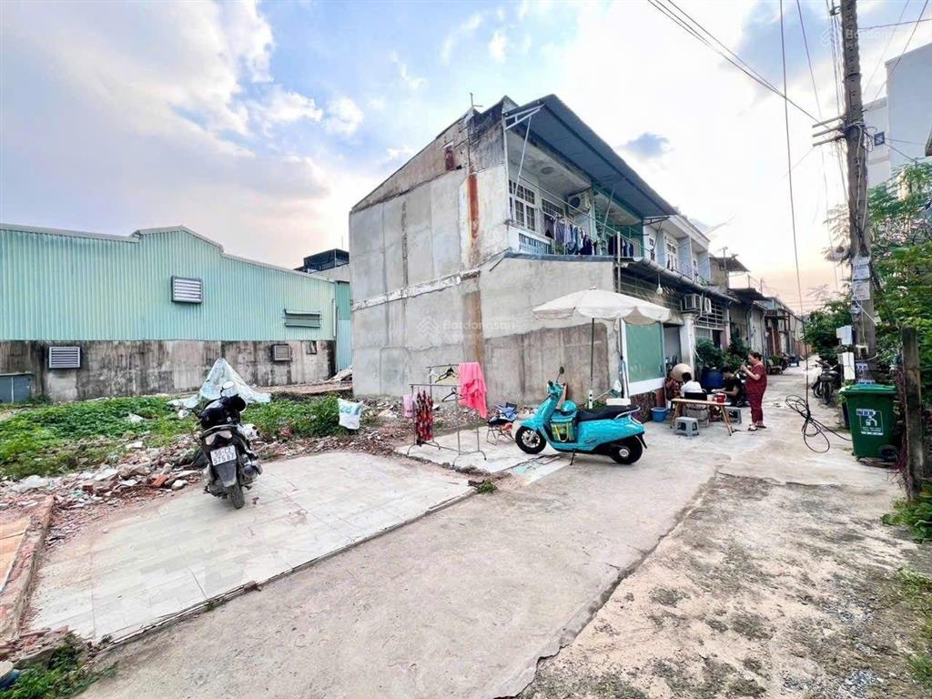 Đất mặt tiền hẻm 175 vườn lài gần sông sài gòn, 7,45 x 10