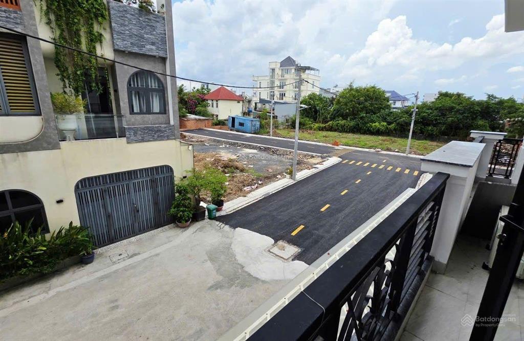 Cho thuê chdv hẻm 140 vườn lài, 20m2 full nội thất, 4.3 triệu/tháng