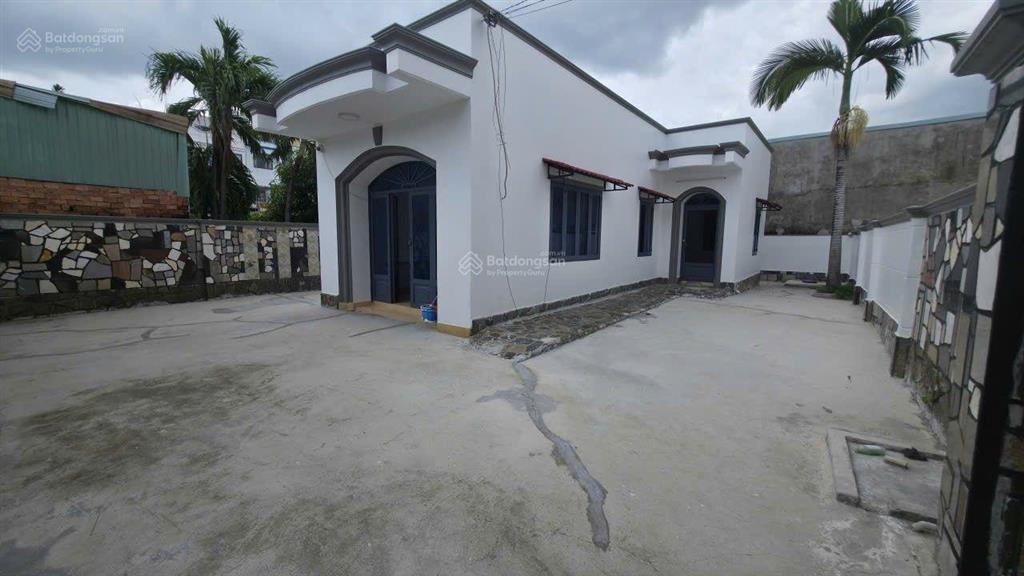 Bán đất tặng nhà cấp 4 hẻm đường vườn lài gần trạm y tế phường an phú đông, 12 x 20m