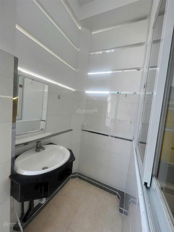 Bán gấp chung cư c1 lý thường kiệt quận 11, có sổ hồng, chung cư có thang máy.