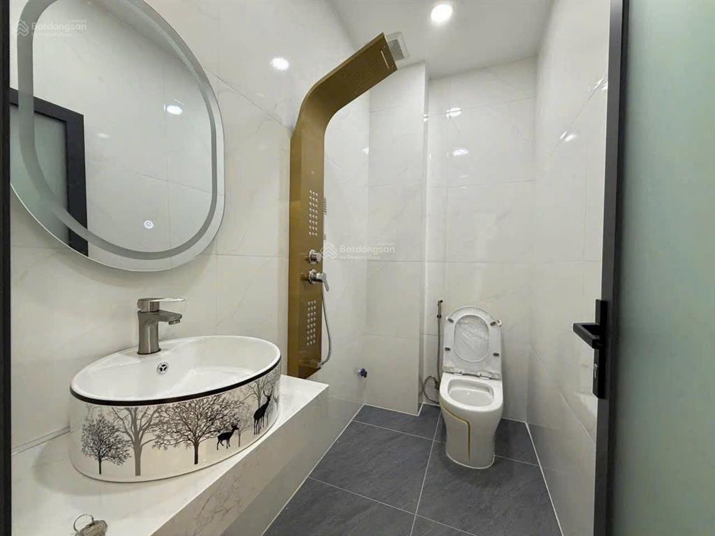 Kẹt tiền giảm sâu căn nhà xây mới 5 tầng full nội thất còn 6,6 tỷ thuộc p. an phú đông (mới) hcm