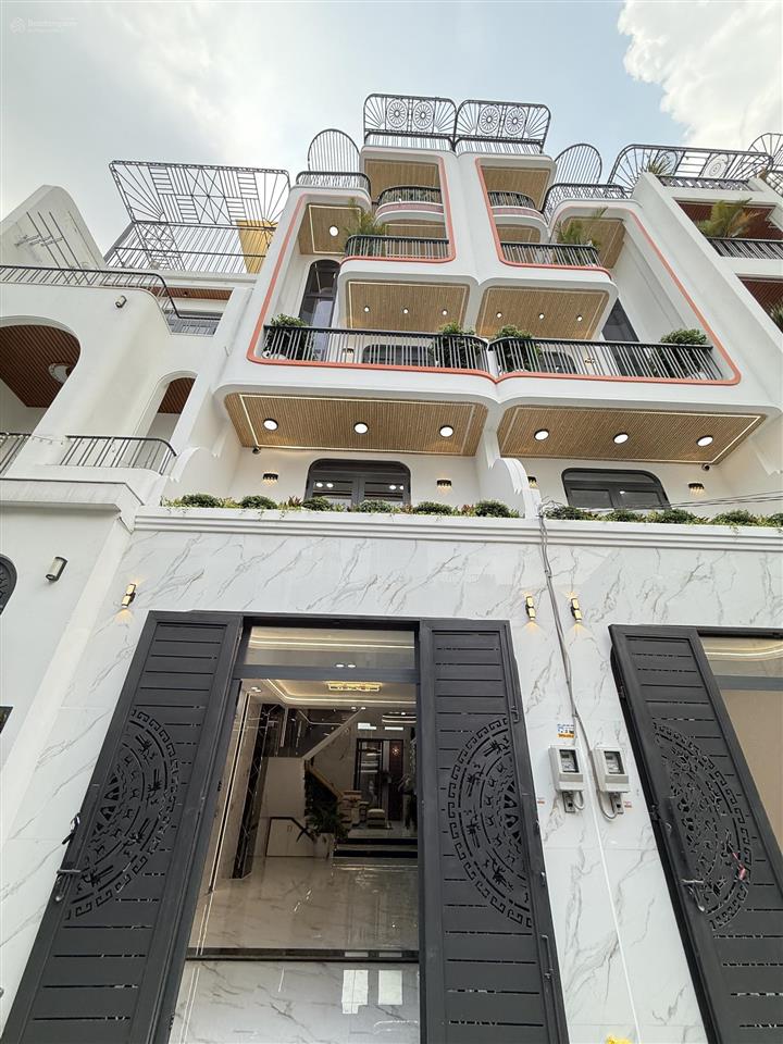Nhà đẹp sát ngã tư ga  xây mới  6,4 tỷ