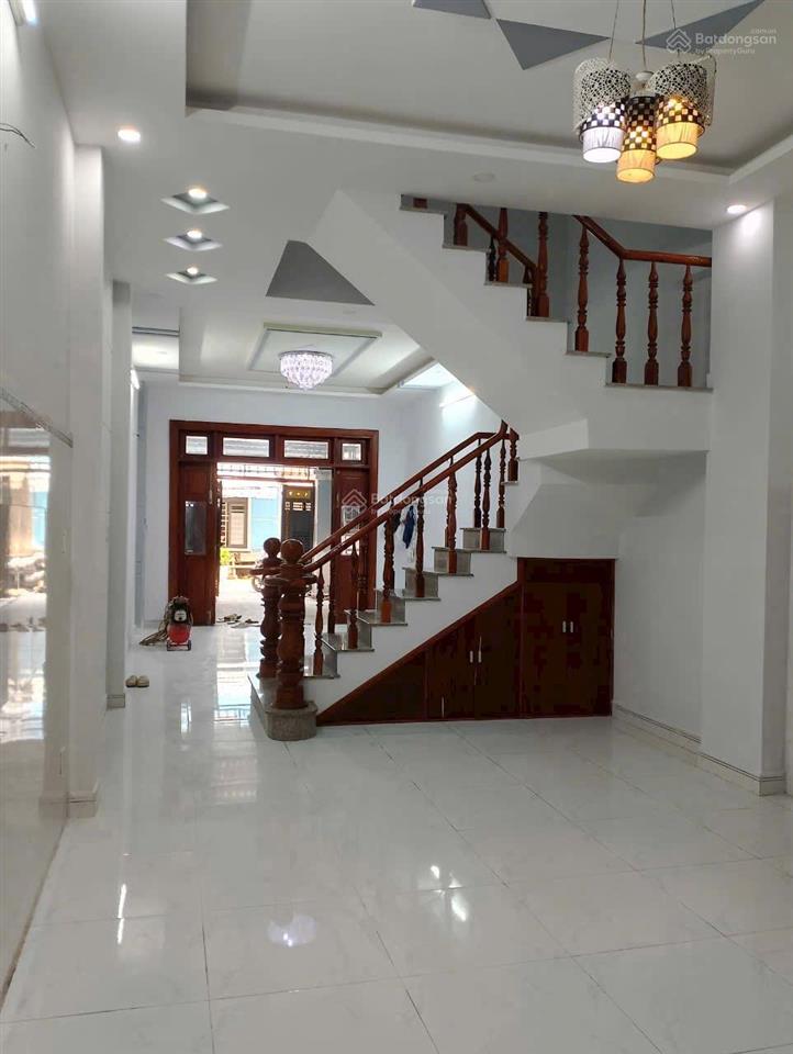 Cho thuê nhà nguyên căn 3pn  1 pn thờ  hxh  khu an ninh  10tr/1thang