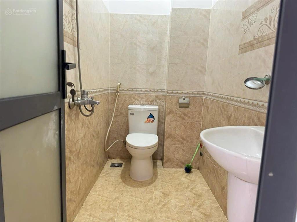 Cho thuê nhà nguyên căn 3pn  1 pn thờ  hxh  khu an ninh  10tr/1thang