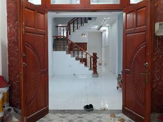 Cho thuê nhà nguyên căn 3pn  1 pn thờ  hxh  khu an ninh  10tr/1thang