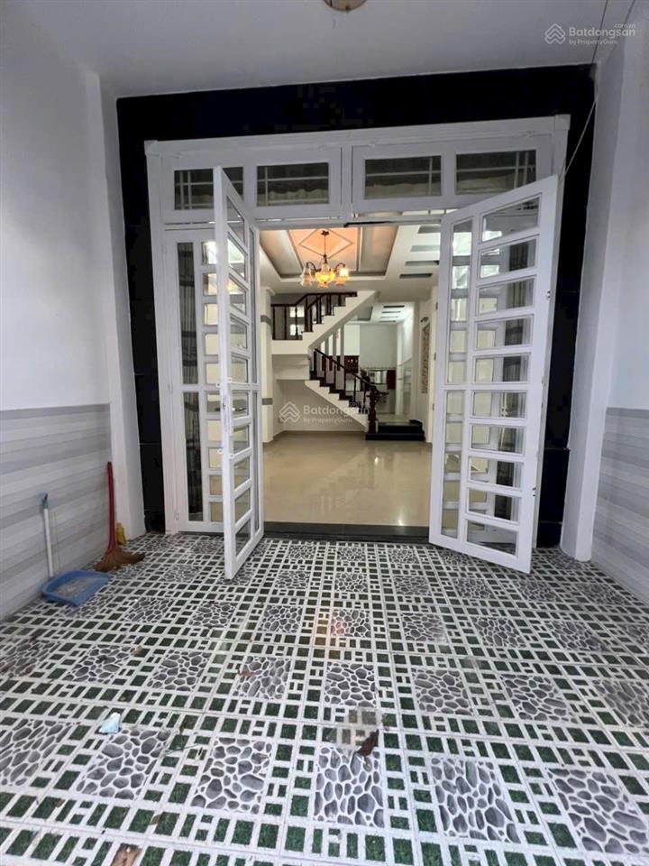 Cho thuê nhà nguyên căn  giáp gò vấp  4pn  11tr/1 tháng