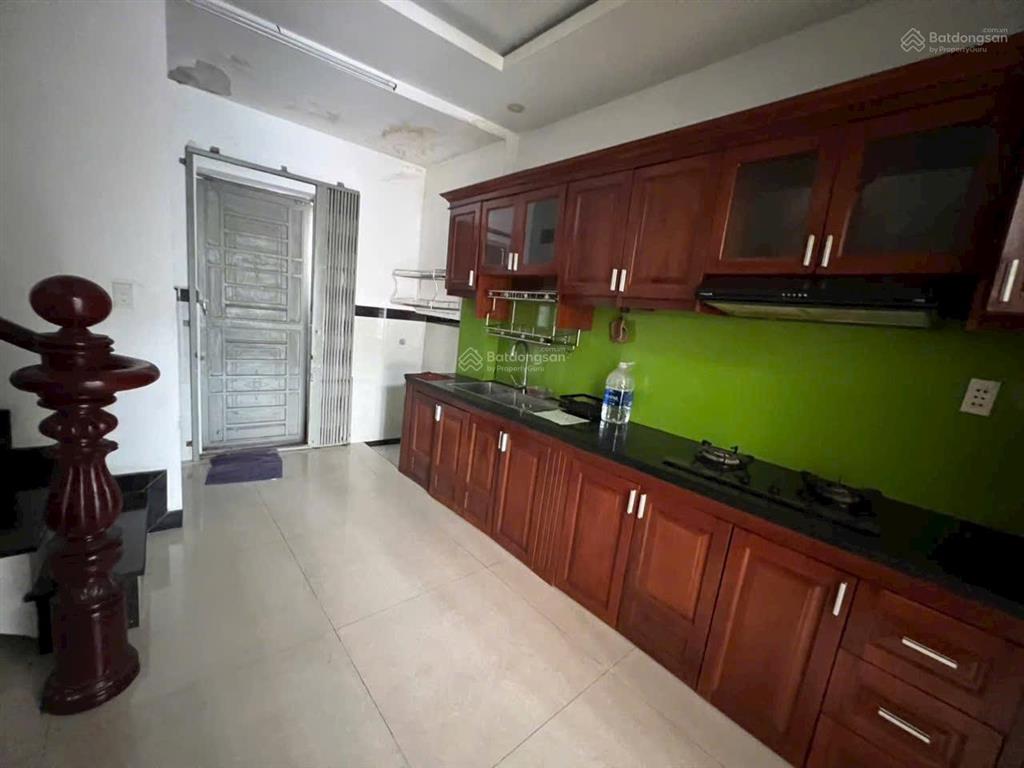 Cho thuê nhà mặt tiền kinh doanh, làm văn phòng, có phòng ở lại