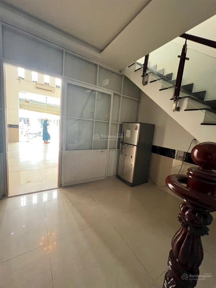 Cho thuê nhà mặt tiền kinh doanh, làm văn phòng, có phòng ở lại