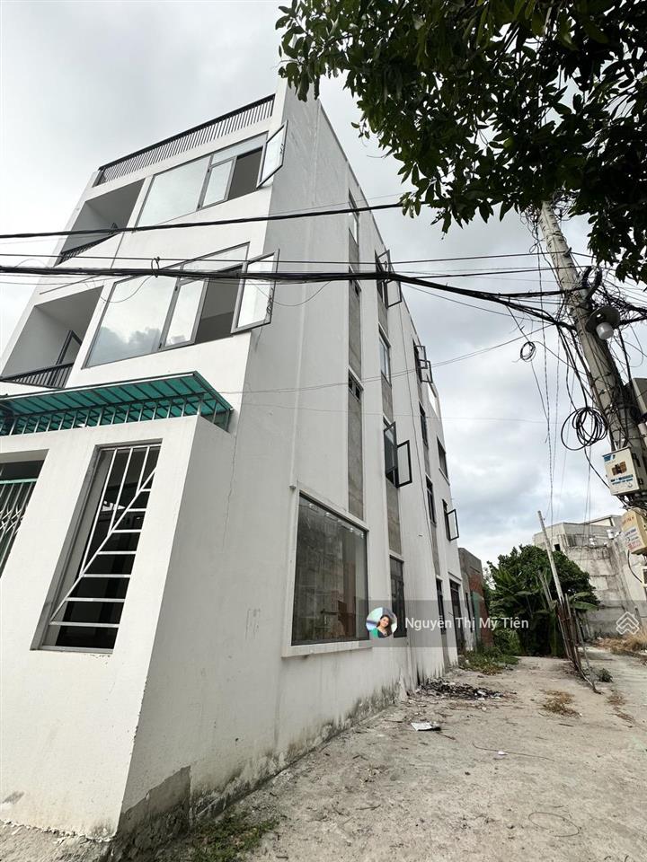 Thạnh xuân 40  góc 2mt  thông  nhà 9.5*5=48m2 thổ cư  3 lầu  5pn  3,75 tỷ