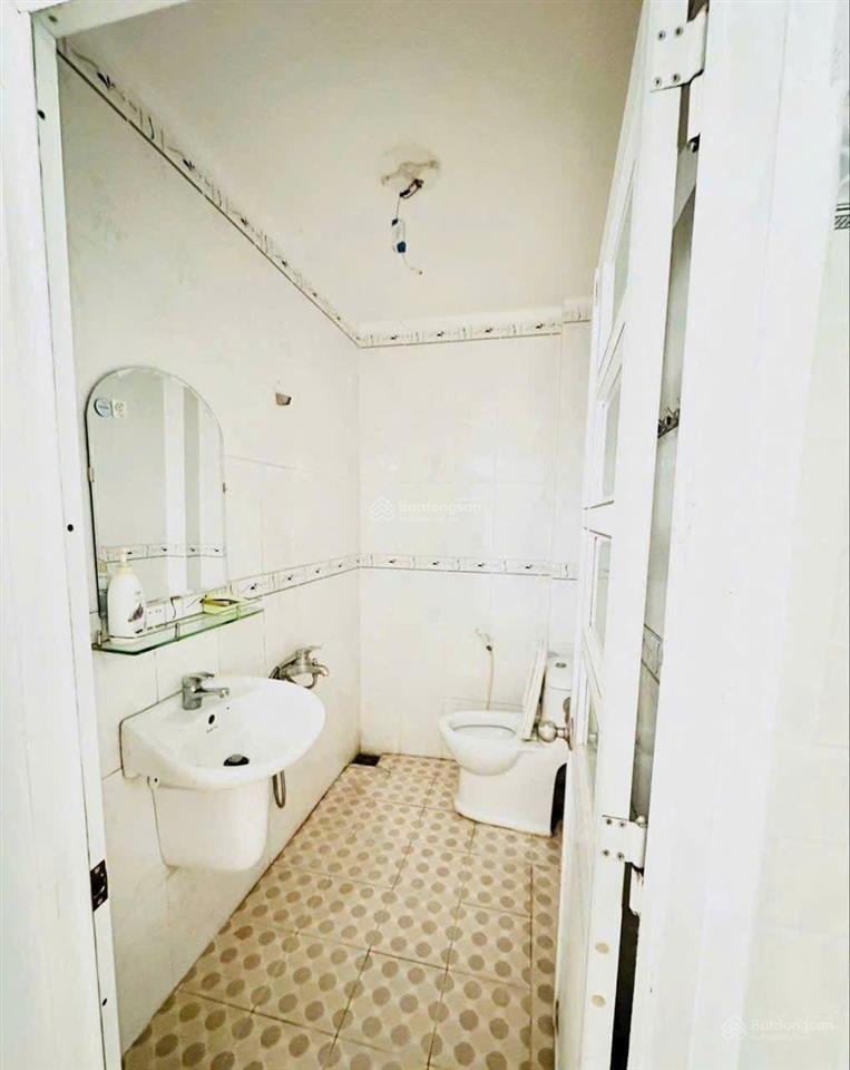 Tôi cần cho thuê nhà hẻm xe hơi 3 phòng ngủ đường vườn lài. an phú đông chỉ 12tr/ tháng