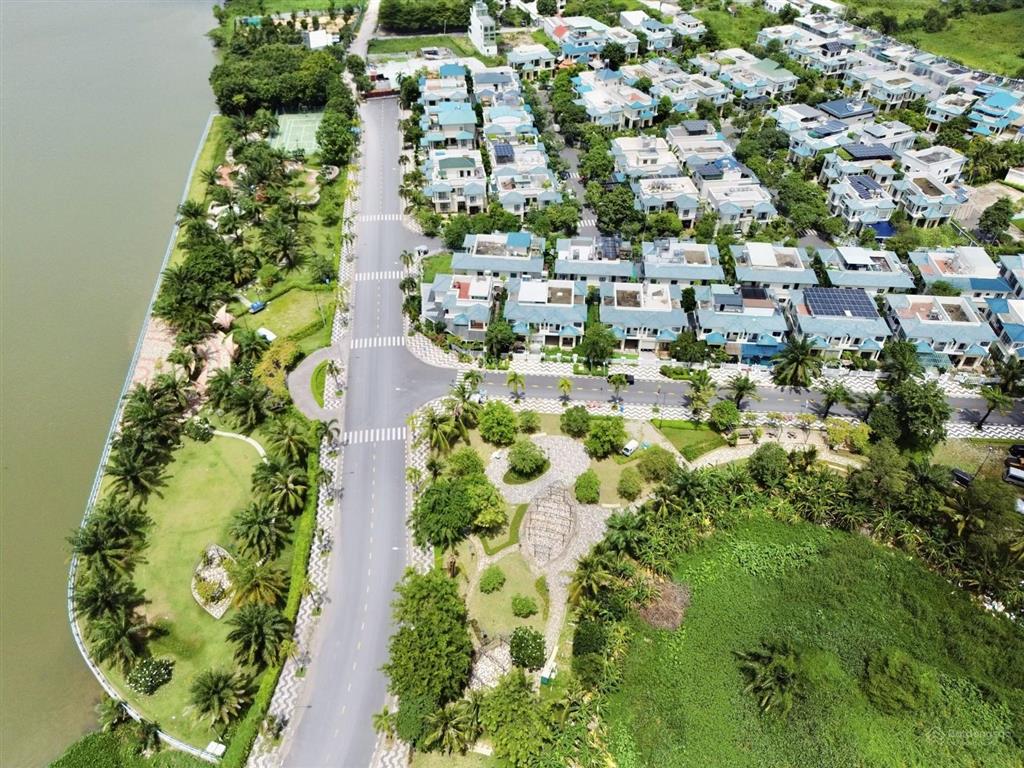 Nhà phố senturia vườn lài hoàn thiện chỉ 13.95 tỷ.