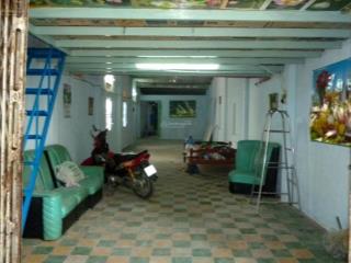 Nhà suốt nguyên căn 105m2 chính chủ, có gác, điện nước chính, hẻm rộng 4m.