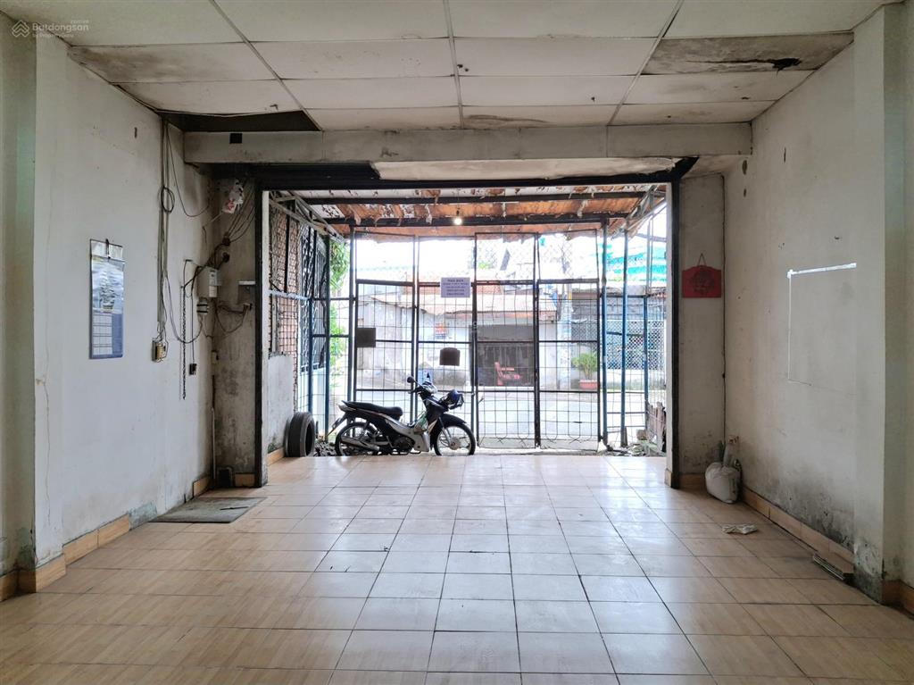 Nhà mặt phố quốc lộ 1 nay là đường lê đức anh, đường nhựa. giá tốt, thương lượng chính chủ