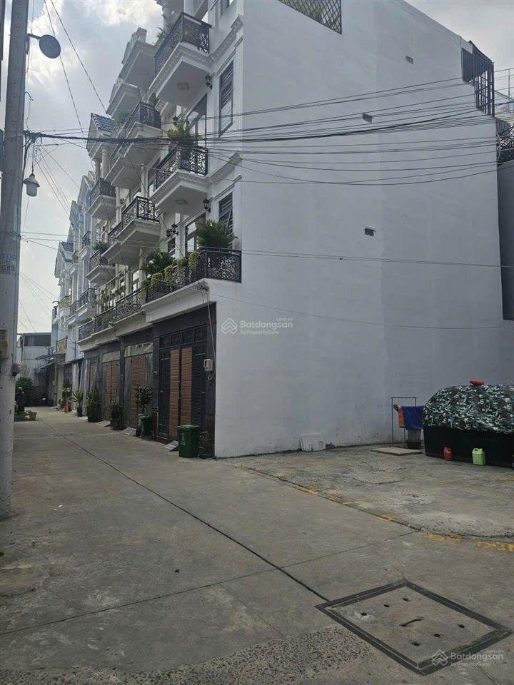 Bán đất lô góc 2 mặt đường xe hơi, khu vip (6,7x13), thổ cư, đã có sổ, tân chánh hiệp, quận 12