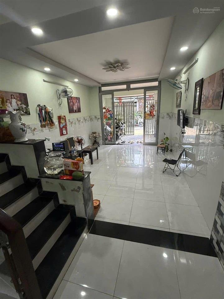 Bán nhà đường 6m thông, (4x18) 1trệt, 1lầu, 2 sẹc đường bùi văn ngữ, hiệp thành, quận 12