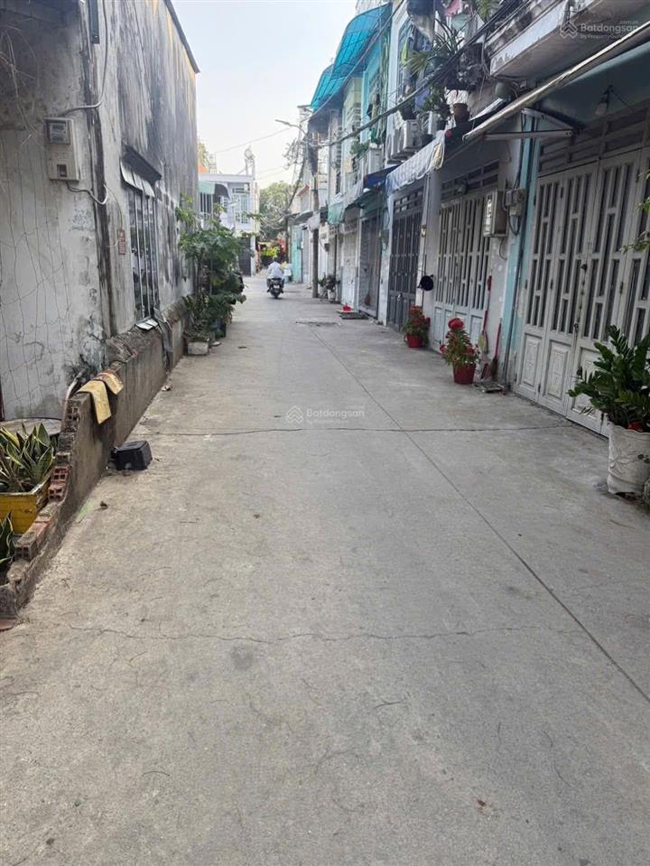 Bán nhà đường 6m thông, (4x18) 1trệt, 1lầu, 2 sẹc đường bùi văn ngữ, hiệp thành, quận 12