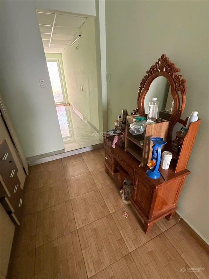 Bán nhà đường 6m thông, (4x18) 1trệt, 1lầu, 2 sẹc đường bùi văn ngữ, hiệp thành, quận 12