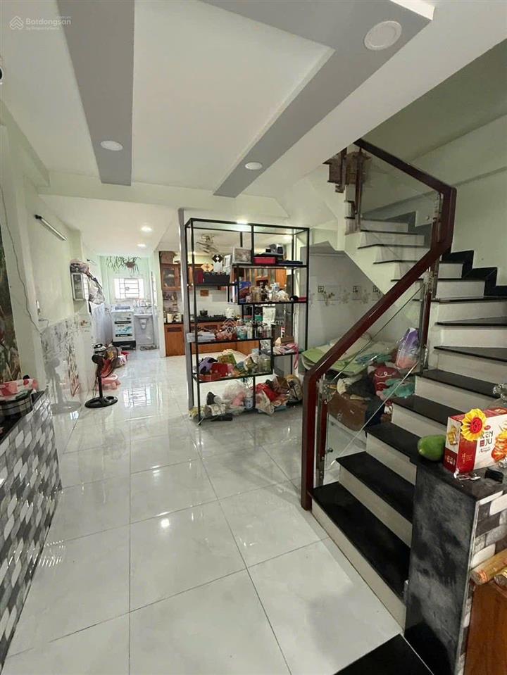 Bán nhà đường 6m thông, (4x18) 1trệt, 1lầu, 2 sẹc đường bùi văn ngữ, hiệp thành, quận 12