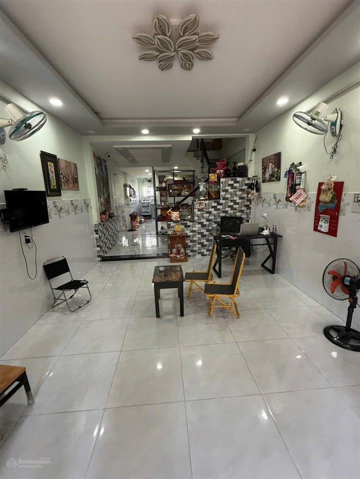 Bán nhà đường 6m thông, (4x18) 1trệt, 1lầu, 2 sẹc đường bùi văn ngữ, hiệp thành, quận 12