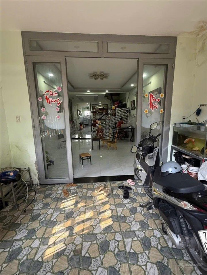 Bán nhà đường 6m thông, (4x18) 1trệt, 1lầu, 2 sẹc đường bùi văn ngữ, hiệp thành, quận 12