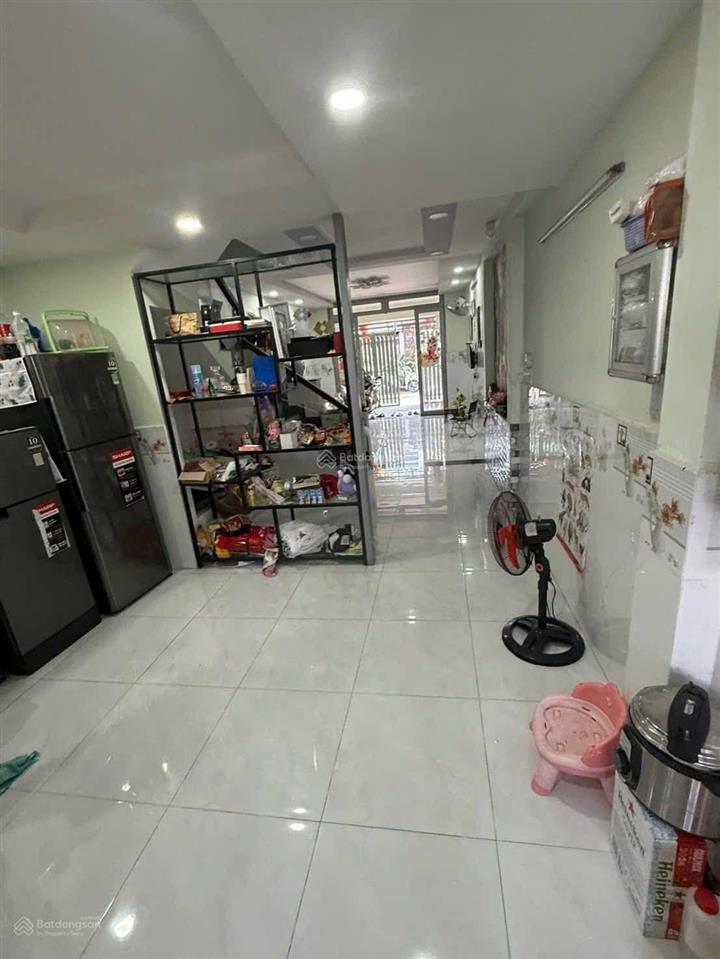 Bán nhà đường 6m thông, (4x18) 1trệt, 1lầu, 2 sẹc đường bùi văn ngữ, hiệp thành, quận 12