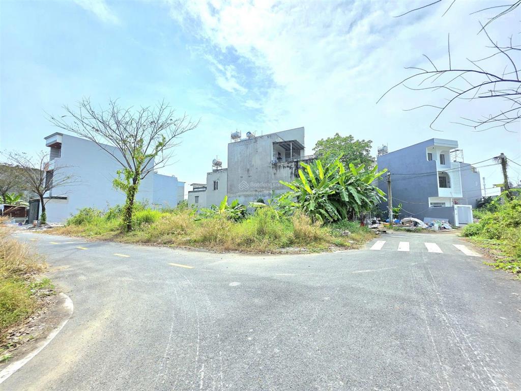 Bán lô góc 2 mặt tiền đảo kim cương,q.9,dt 85m2 ngang 7 dài 13,giá 5,2 tỷ bớt lộc, 0886 991 ***