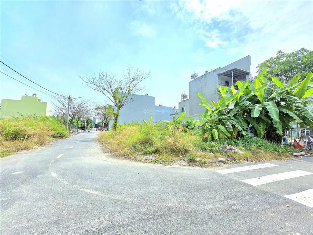 Bán lô góc 2 mặt tiền đảo kim cương,q.9,dt 85m2 ngang 7 dài 13,giá 5,2 tỷ bớt lộc, 0886 991 ***