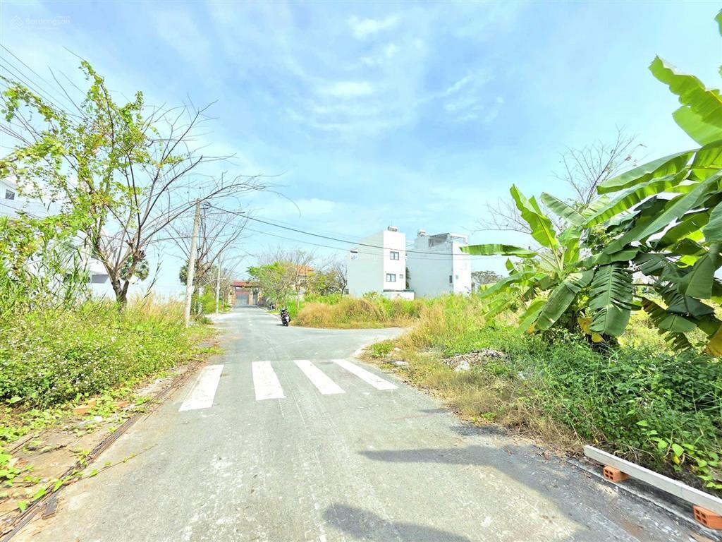 Bán lô góc 2 mặt tiền đảo kim cương,q.9,dt 85m2 ngang 7 dài 13,giá 5,2 tỷ bớt lộc, 0886 991 ***