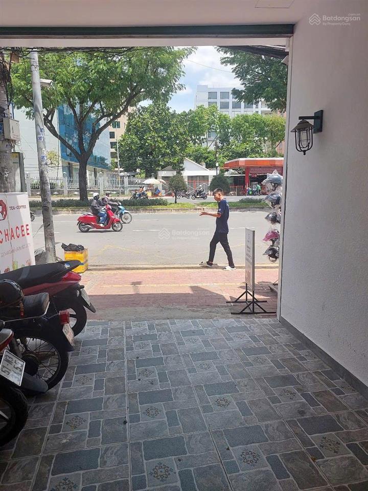 Chủ gấp bán nhà dt 4,5x30 đúc 2 tầng mặt tiền đường tô ký ngay cv phần mềm quang trung giá 14ty500.