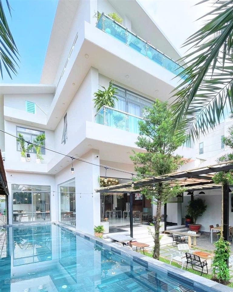 Chủ bán gấp biệt thự dt gần 915m2 2 mt hẻm trước sau đường dương quảng hàm, gv giá 106 tỷ tl.