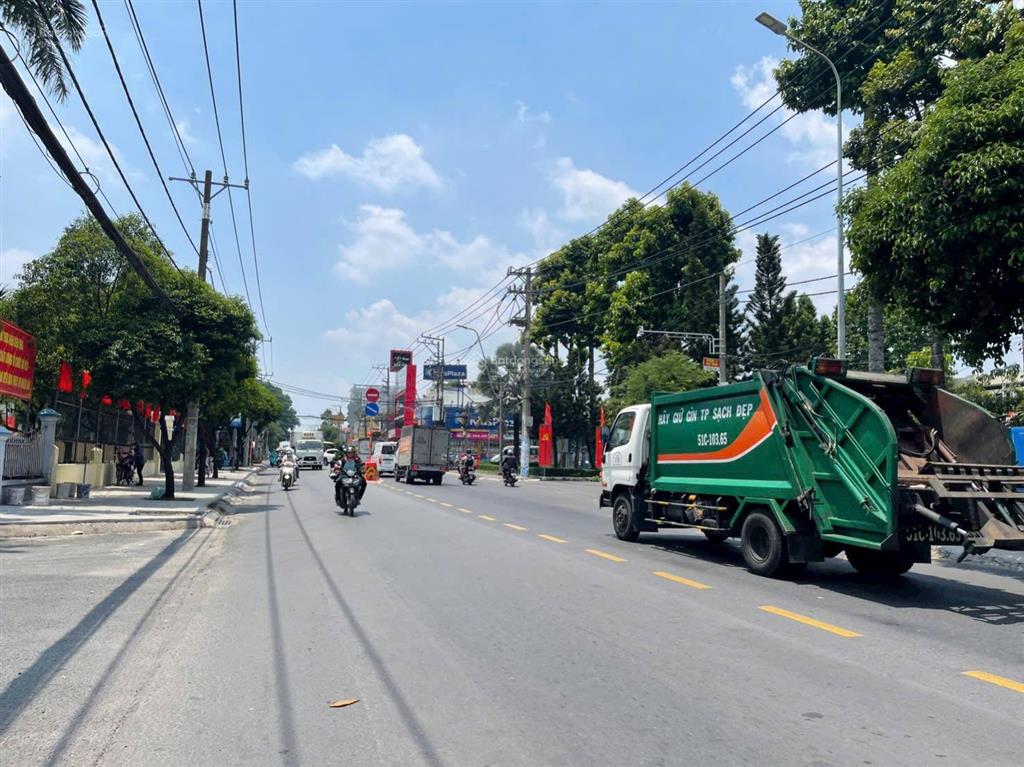 Chủ ngộp bán nhà lô góc 2 mặt tiền đường lê văn khương, q.12 dt 5x30 đúc 3 tầng giá 14 tỷ