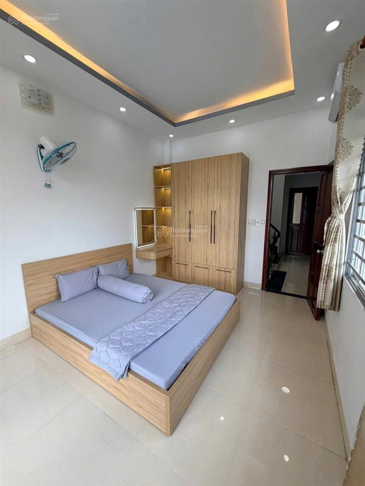 Bán nhà dt 3,5x15 đúc 3 tầng lô góc 2 mt hẻm xe hơi đường lâm thị hố, phường tch giá 4 tỷ 680 tl.