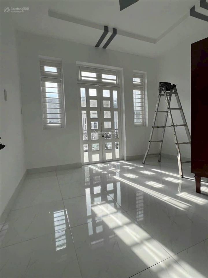 Bán nhà dt 4x10,6 trệt lầu hẻm 1 sẹc đường tân thới hiệp 13, q.12 giáp gv giá rẻ 2 tỷ 980 triệu.