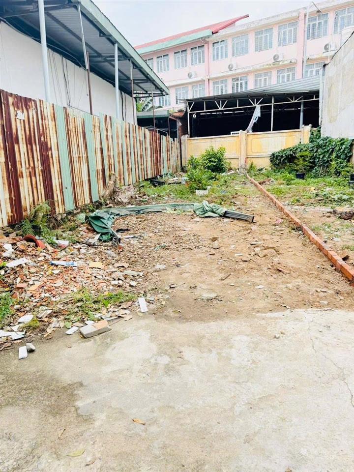 Chủ ngộp bán đất dt 4,65x21 công nhận 97m2 full thổ cư hẻm xe hơi đường tân thới hiệp 14 giá 4ty500