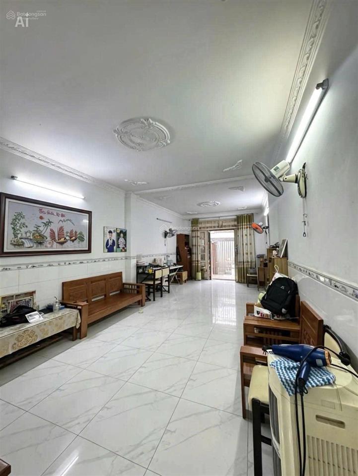 Chủ gấp bán nhà dt 4x18m trệt lầu 2 mt hẻm trước sau đường đht18 gần chợ cầu giáp gv giá 2 tỷ 750
