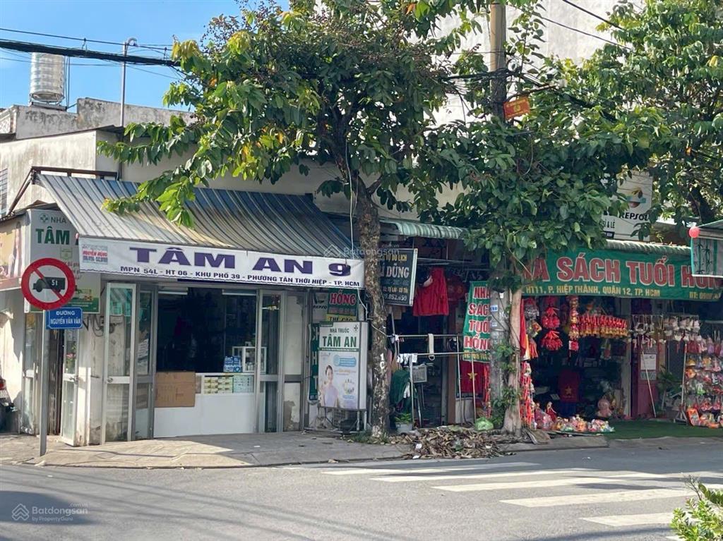 Chủ ngộp cần bán gấp nhà dt 7,5x16 lô góc 2 mt đường nhựa 12m thông 1 sẹc nguyễn ảnh thủ giá 9 tỷ.