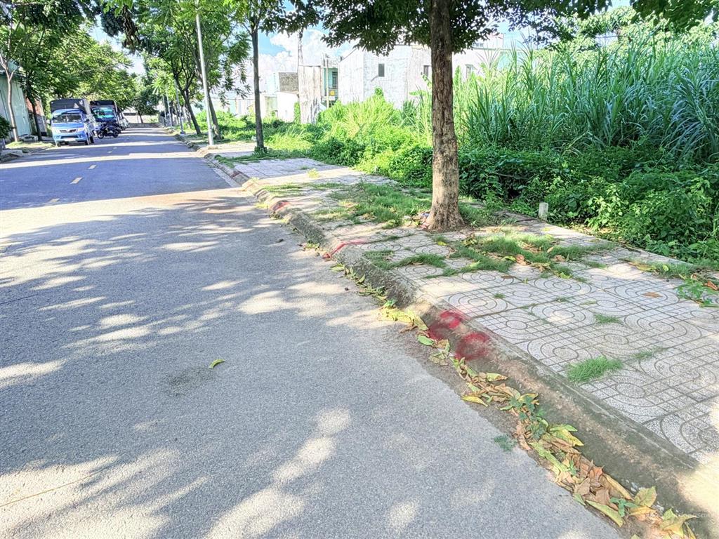 Mở bán 4 lô đất, giá từ 3,5 tỷ đến 3,850 tỷ. mua sỉ có giá tốt