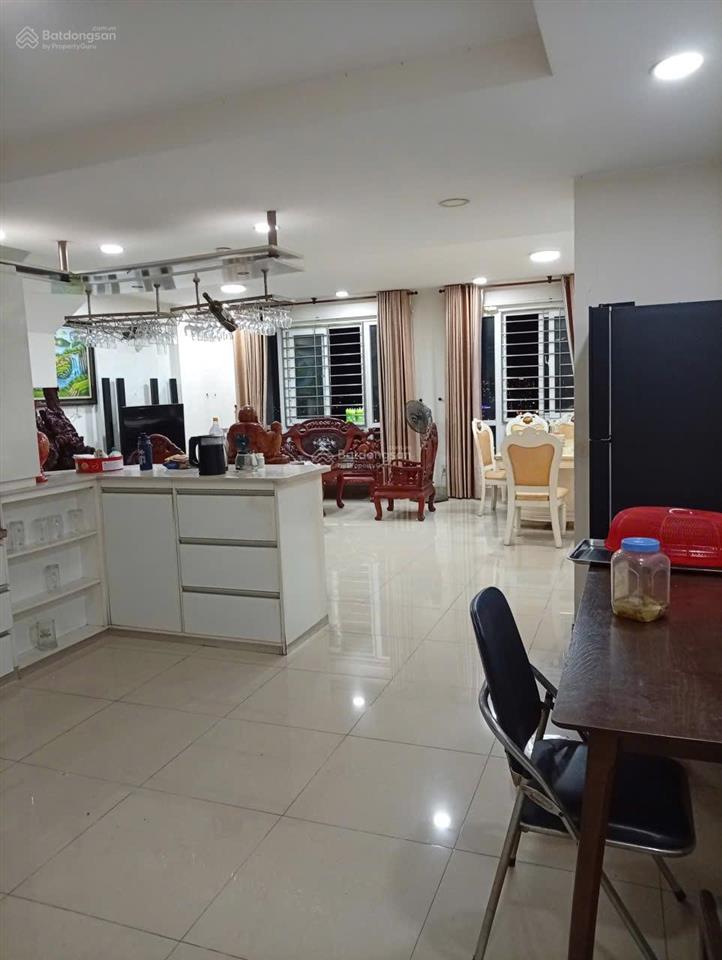Gia đình mình chuyển đi cần bán lại căn penthouse thủ thiêm star 240m2 giá 7.5 tỷ