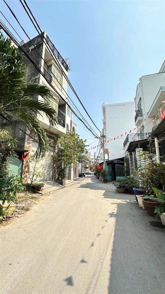 Bán nhà 2 lầu mặt tiền đường 42 phường bình trưng tphcm.