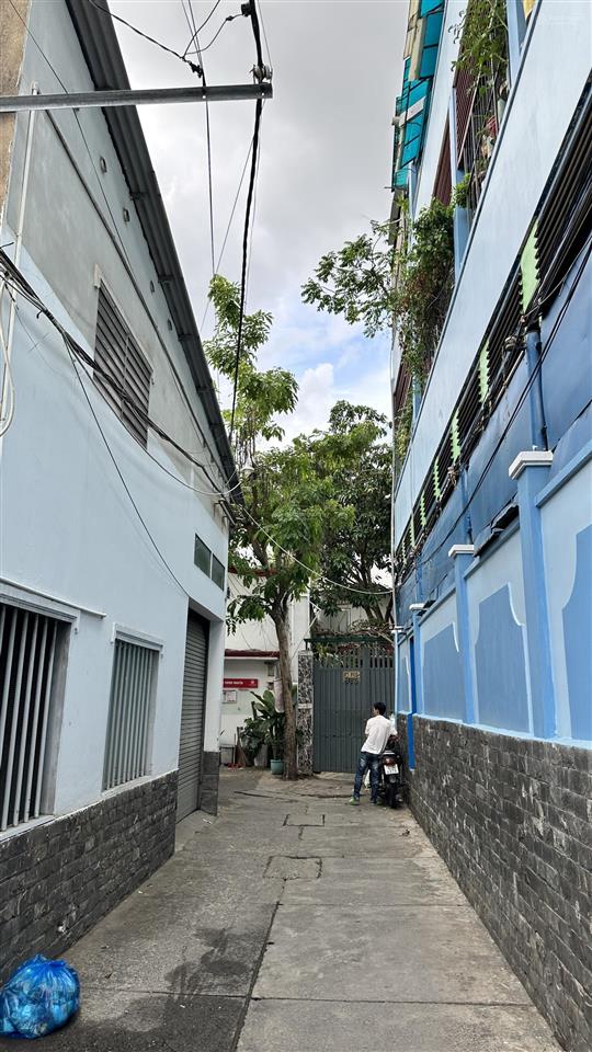 Bán đất 55m2 giá 5,5 tỷ chỉ cách đường nguyễn duy trinh 30m.