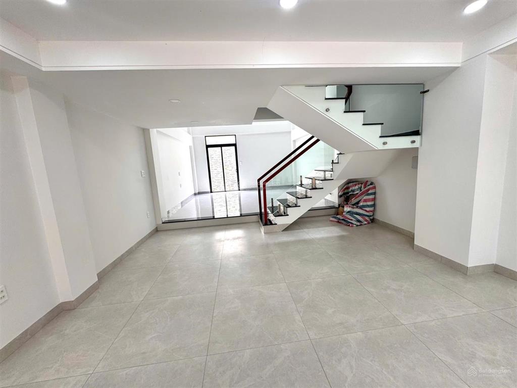 Cho thuê nhà 5 tầng mới xây giá 22 triệu/tháng
