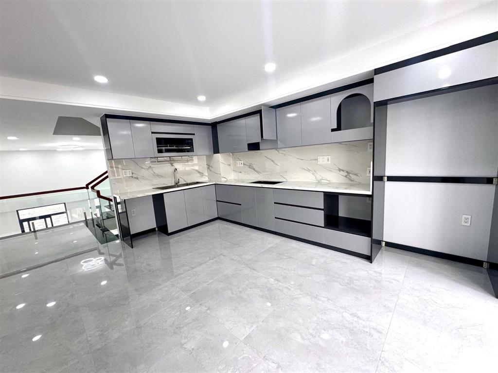 Cho thuê nhà 5 tầng mới xây giá 22 triệu/tháng