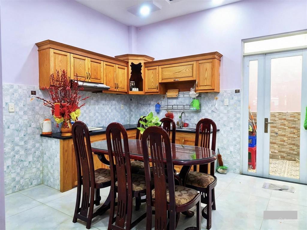 Cho thuê nhà 3 lầu giá 18 triệu phường bình trưng tphcm