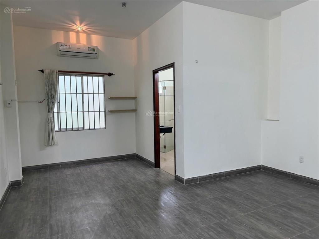 Nhà mặt tiền kinh doanh sầm uất, đoạn được xây cao tầng, hướng gần sông, thông tin thật 100%