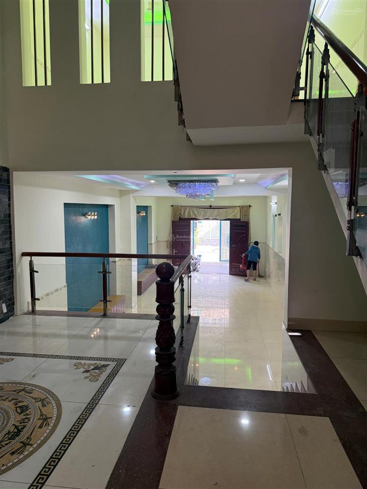 Nhà mặt tiền kinh doanh sầm uất, đoạn được xây cao tầng, hướng gần sông, thông tin thật 100%