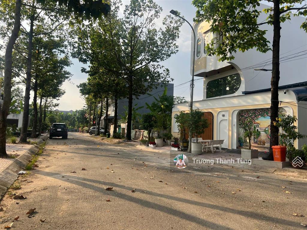 Bán đất đường bưng ông thoàn, gần khu công nghệ cao. giá 70tr/m2