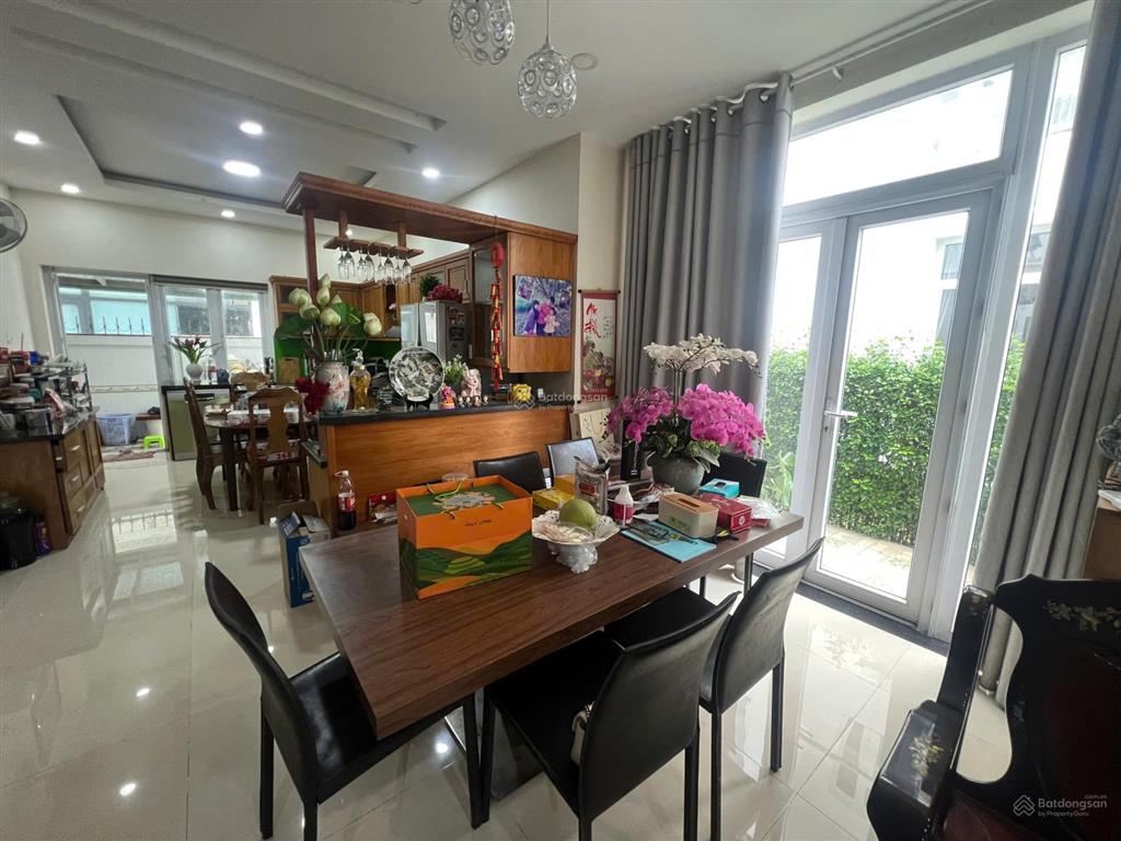 Bán biệt thự villa park  khu compound an ninh, yên tĩnh. dt 202m2. giá 27,5 tỷ