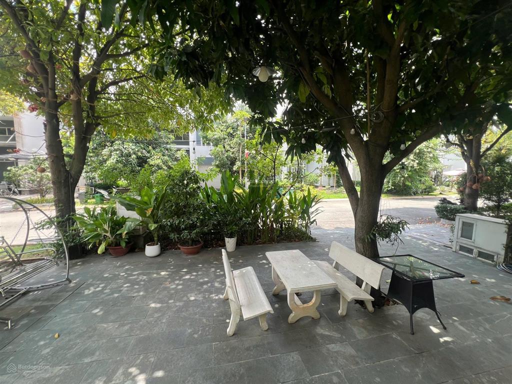 Bán biệt thự villa park  khu compound an ninh, yên tĩnh. dt 202m2. giá 27,5 tỷ